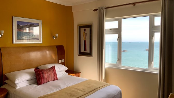 Marina Metro Hotel & Dockyard Restaurant