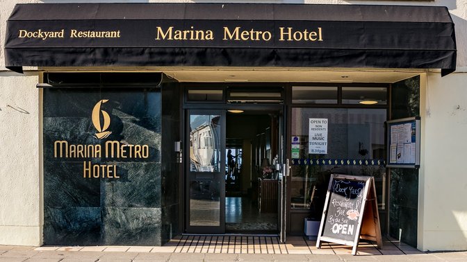 Marina Metro Hotel & Dockyard Restaurant
