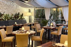 Roberto\u0027s Jazz Bar