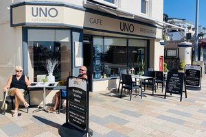 UNO Café \u0026 Restaurant