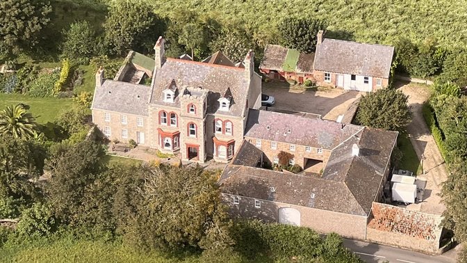 La Croix Guest House