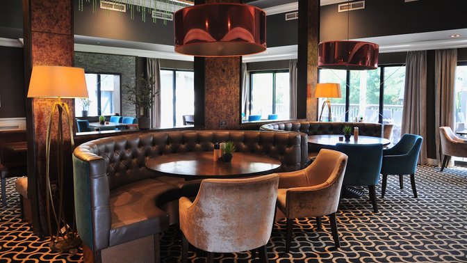 Les Ormes Bar & Restaurant