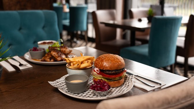 Les Ormes Bar & Restaurant