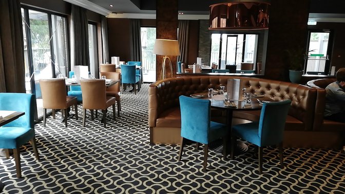 Les Ormes Bar & Restaurant