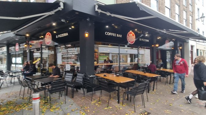 Red House Coffee, Bar & Pizzeria