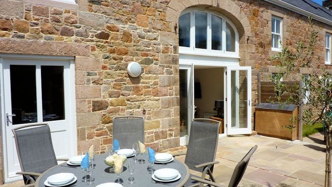 Macole's Self Catering Holidays Limited