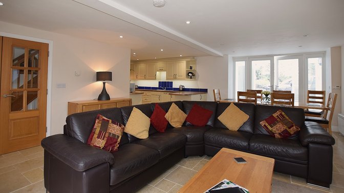 Macole's Self Catering Holidays Limited