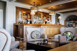 Tides Restaurant \u0026 Voyager Lounge Bar