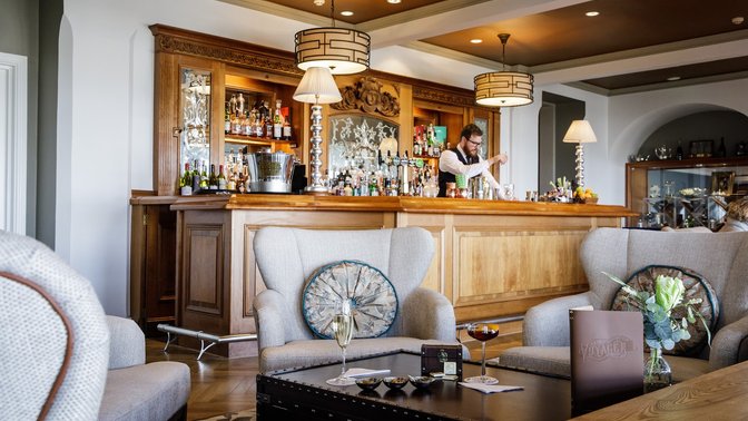 Tides Restaurant & Voyager Lounge Bar