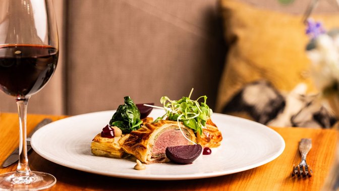 Tides Restaurant & Voyager Lounge Bar