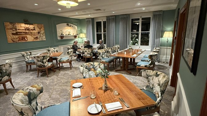 Tides Restaurant & Voyager Lounge Bar