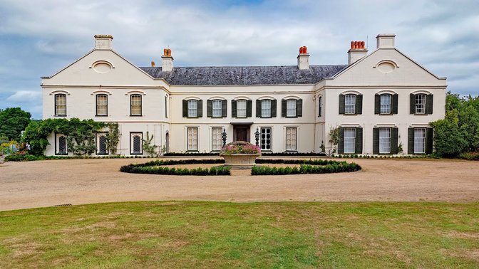 The Botanic Gardens and Samarès Manor