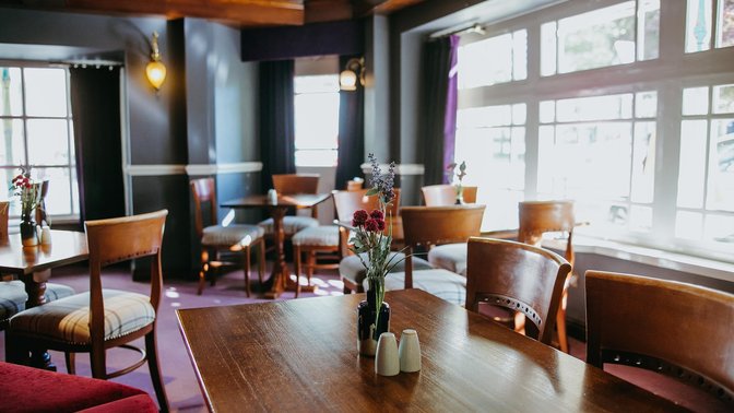 The Adelphi Lounge - Randalls Pubs