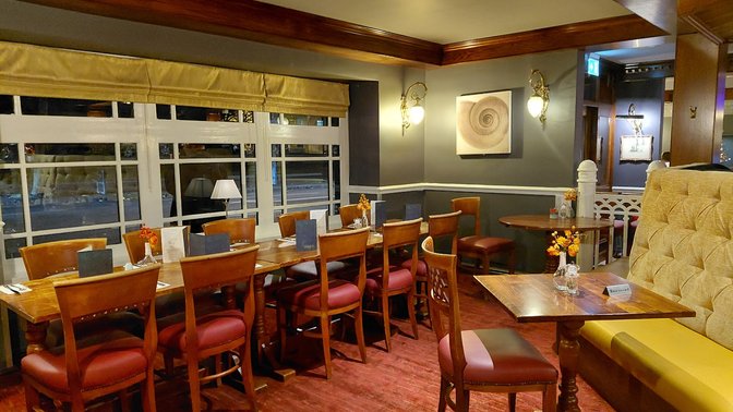 The Adelphi Lounge - Randalls Pubs