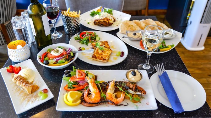 De L'Etang Greek Taverna & Accommodation