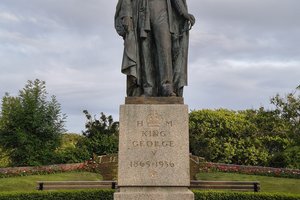 King George V Statue