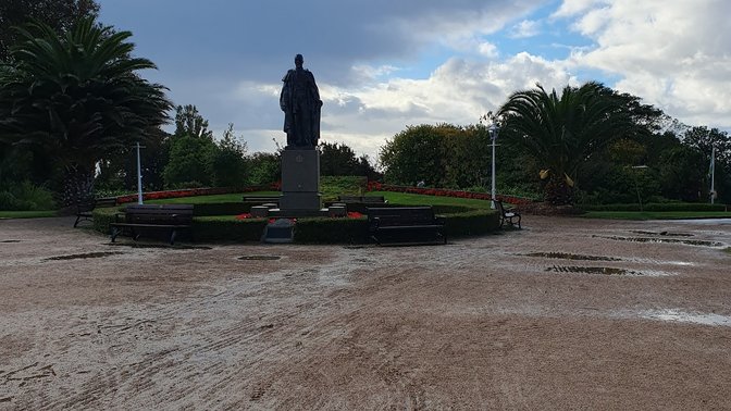 King George V Statue