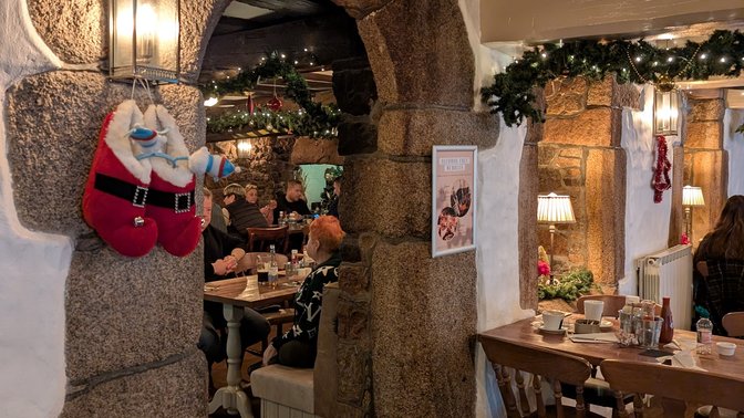 Les Fontaines Tavern