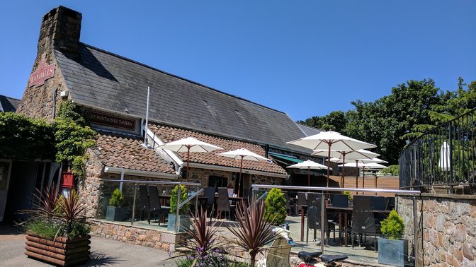 Les Fontaines Tavern