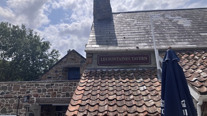 Les Fontaines Tavern