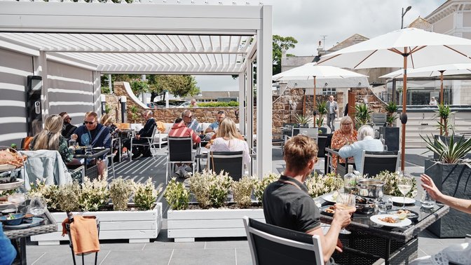 The Salty Dog - Cafe, Bar & Bistro