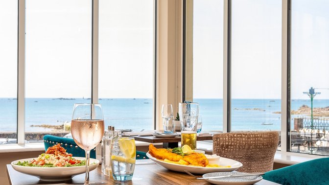 Coast Bar and Bistro at Ommaroo Hotel