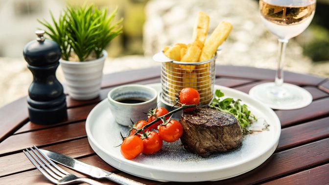 Indigos Grill, Bar & Terrace