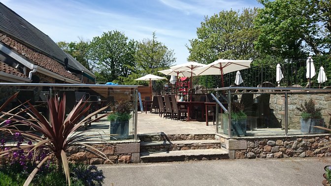 Les Fontaines Tavern