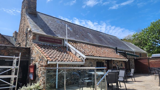 Les Fontaines Tavern