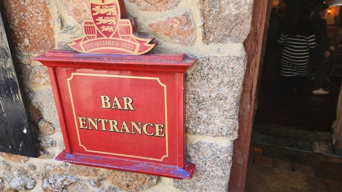 Les Fontaines Tavern