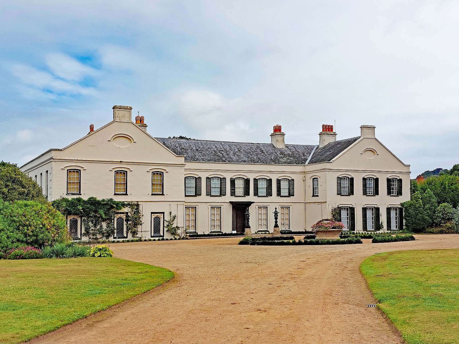 Samares Manor