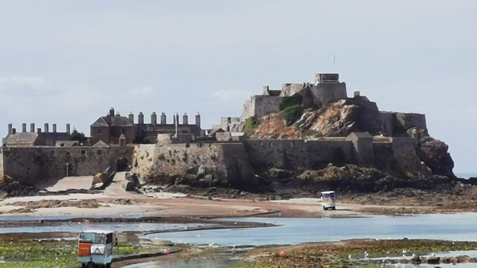 The Swimmers 2 Statue