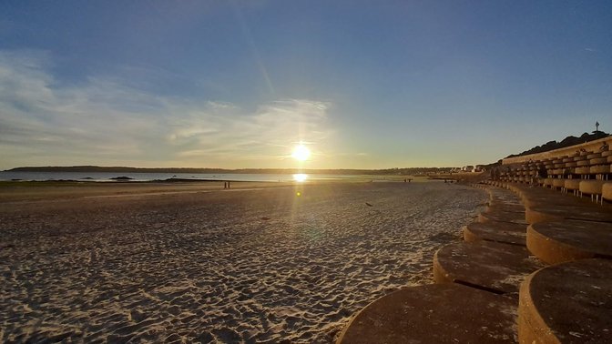 The Swimmers 2 Statue