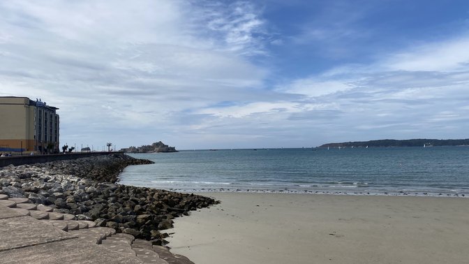 The Swimmers 2 Statue