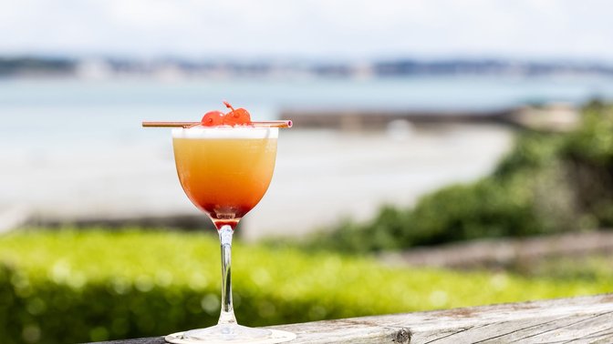 Tides Restaurant & Voyager Lounge Bar