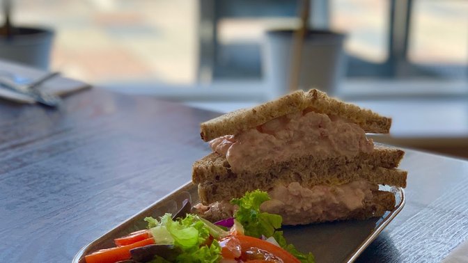 Uno Café & Restaurant