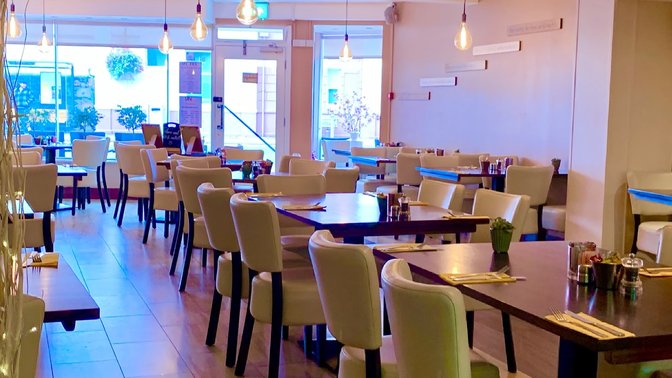 Uno Café & Restaurant