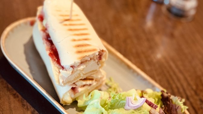 Uno Café & Restaurant