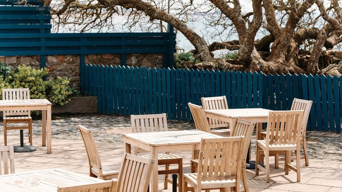 White Horse Beach Bar & Eatery