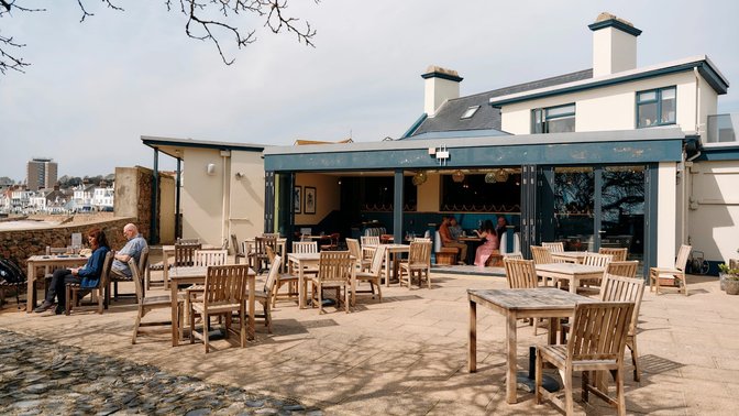 White Horse Beach Bar & Eatery