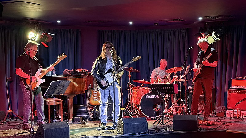Acoustic to 80s Anthems: Olly Rybarczuk & The Late Shift in Jersey