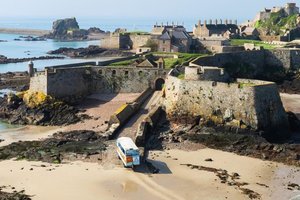 Racing the Tide: The 2026 Castle Chase Relay to Elizabeth Castle