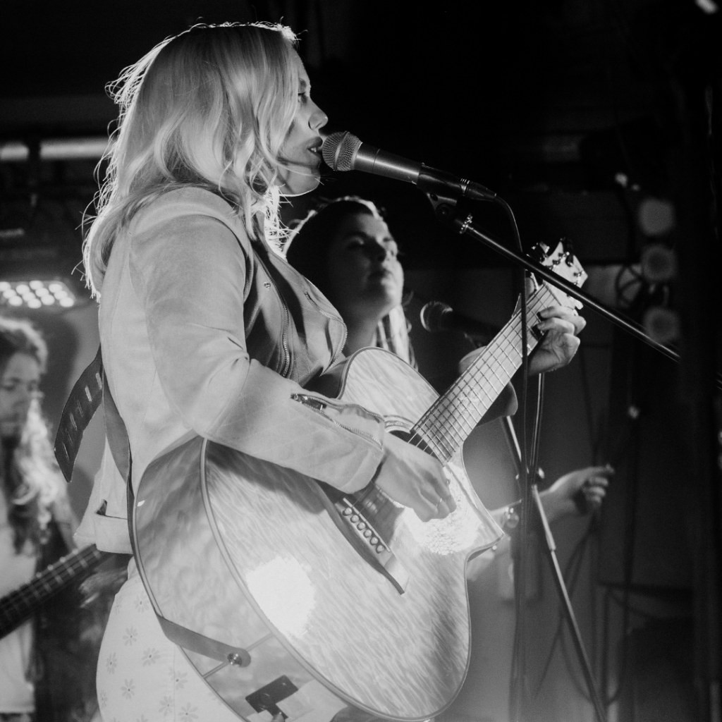 Emily Faye and Evening Acoustics: Weekends at La Terrasse