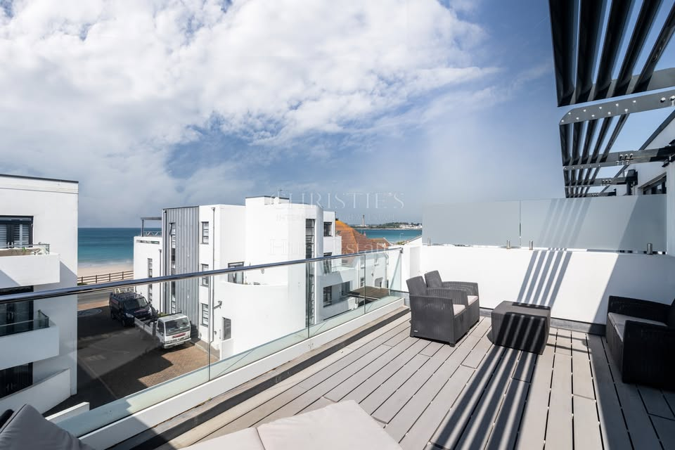 OPEN VIEWING | Saturday 12th July | 27 Sandbanks £995,000