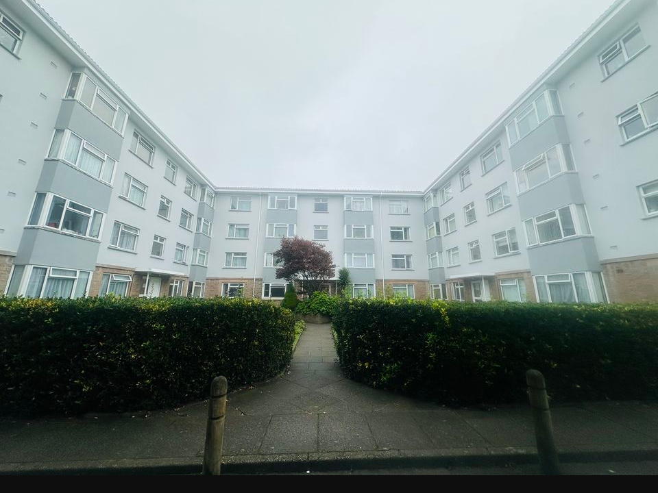 OPEN VIEWING|GROUND FLOOR|1 BEDROOM|£295,000