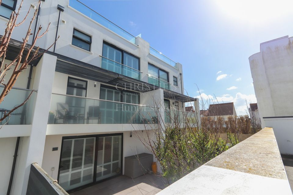 OPEN VIEWING - Saturday 9th November : 27 Sandbanks £1,050,000