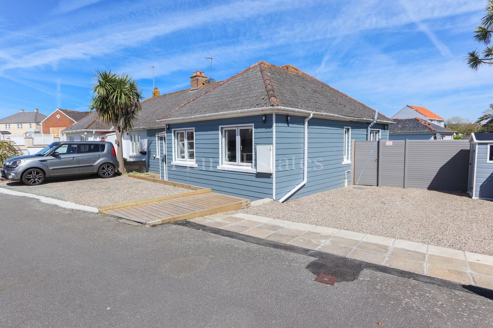 OPEN VIEWING - Saturday 9th November : Willow Bank £779,000