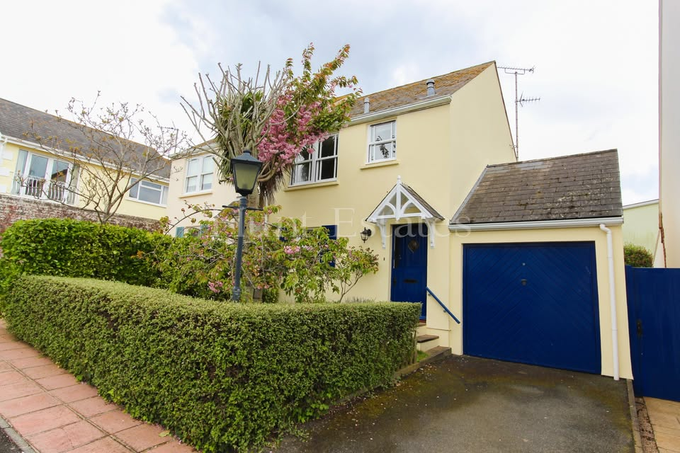 OPEN VIEWING: Tuesday 21st January - 7 Beachside Mews £2,150pcm