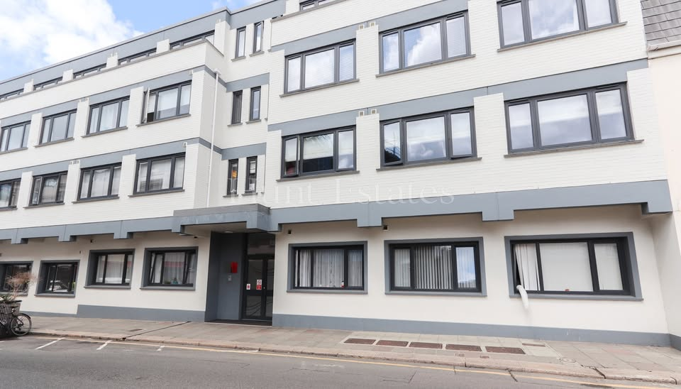 OPEN VIEWING: Friday 31st January : Apt 24 Central Place £385,000