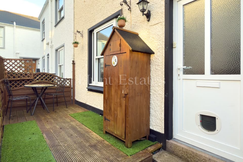 OPEN VIEWING: Saturday 8th February - 52a Garden Lane £379,000